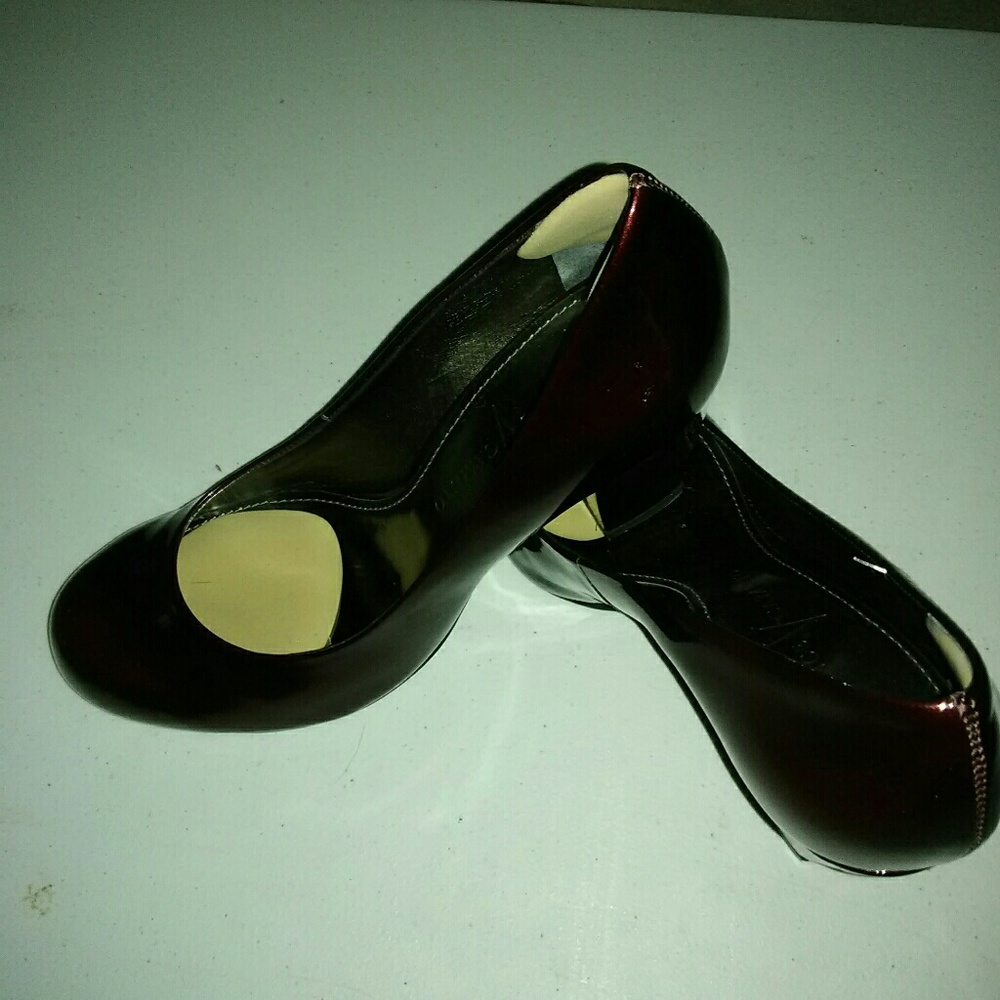 Shoes - Picture 4 of 4